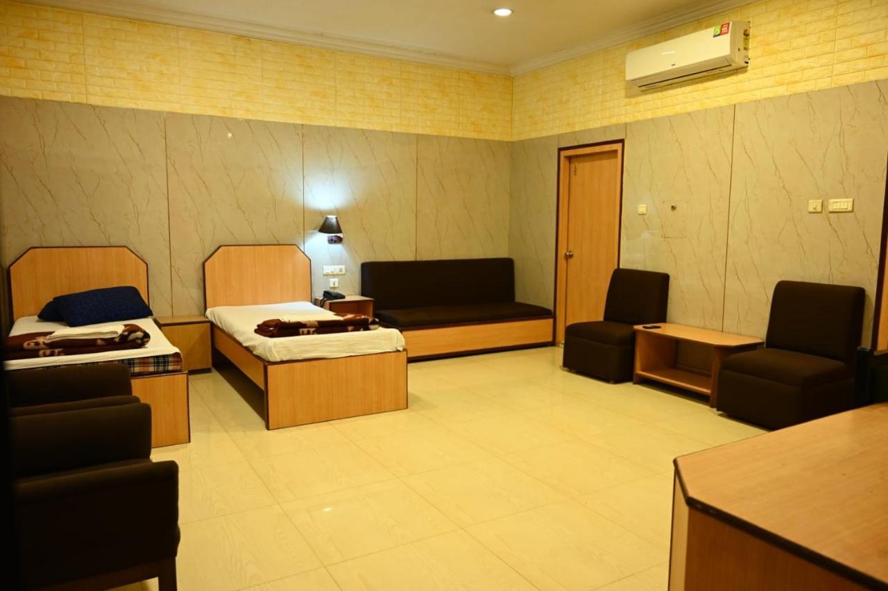 Hotel Komala Vilas โกลกาตา ภายนอก รูปภาพ